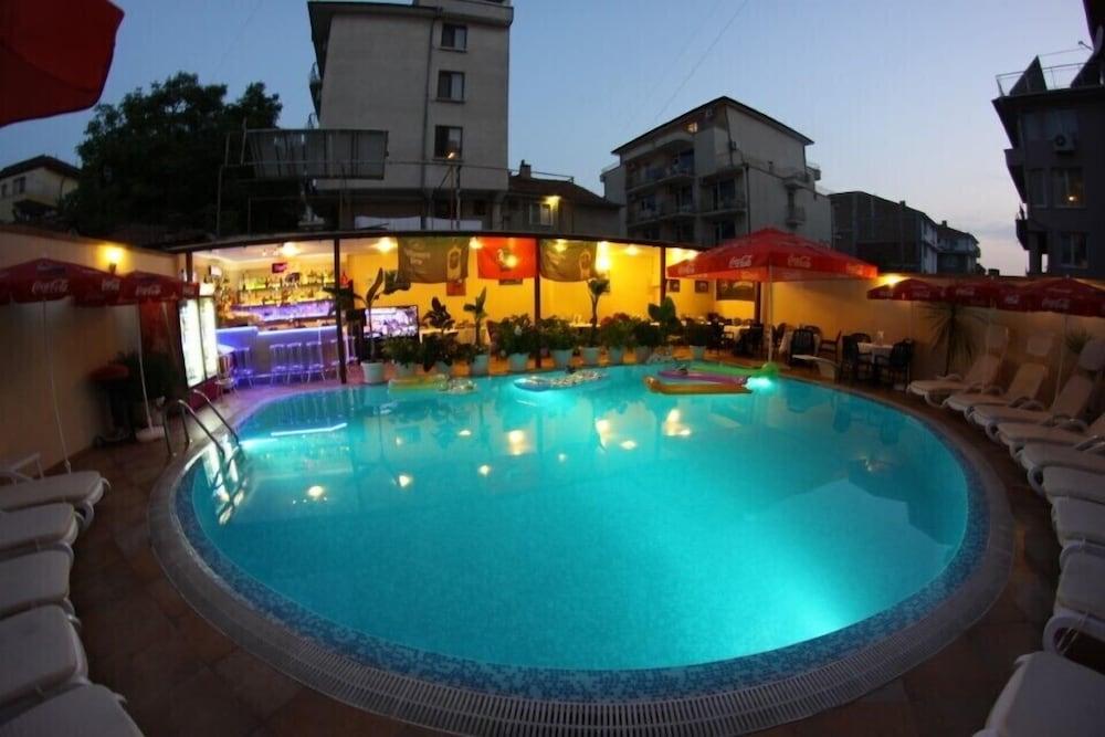 Italia Hotel เนเซบาร์ ภายนอก รูปภาพ
